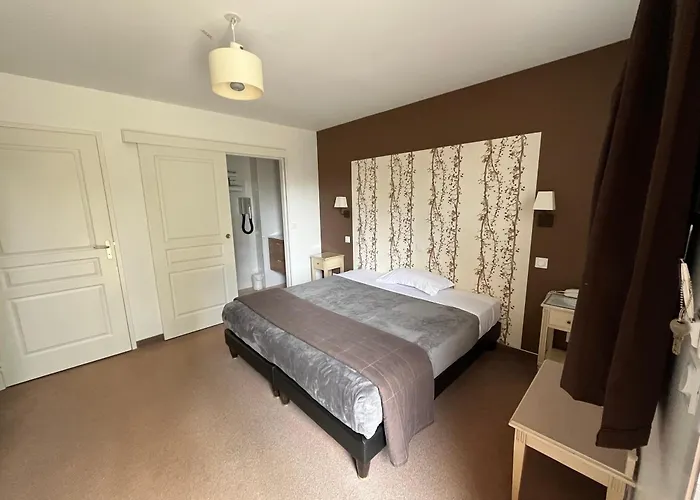 Hotel Logis Hotel-restaurant Le Petit Pont