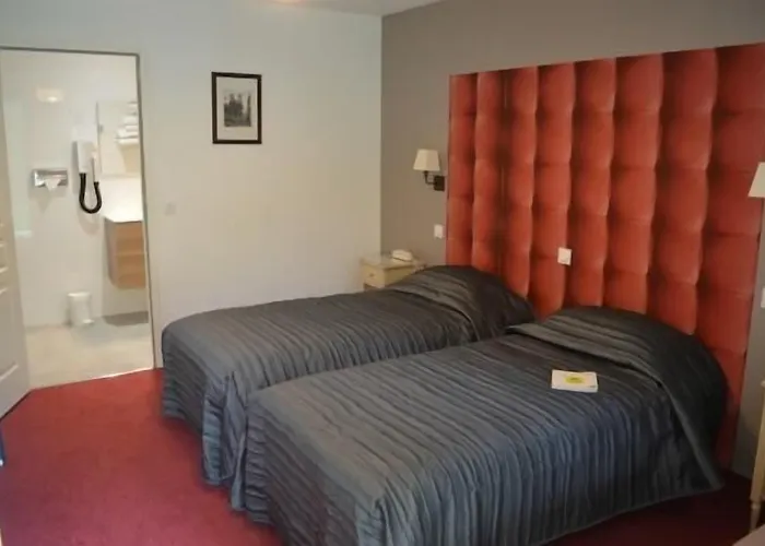 Hotel Logis Hotel-restaurant Le Petit Pont Tennie