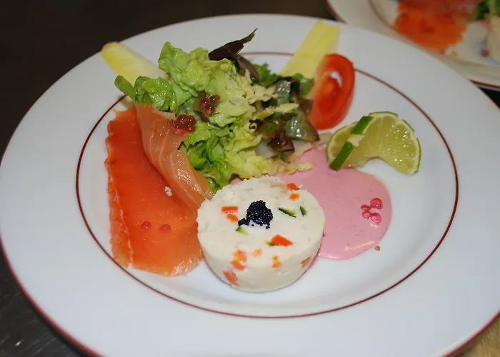 Hotel Logis Hotel-restaurant Le Petit Pont Tennie