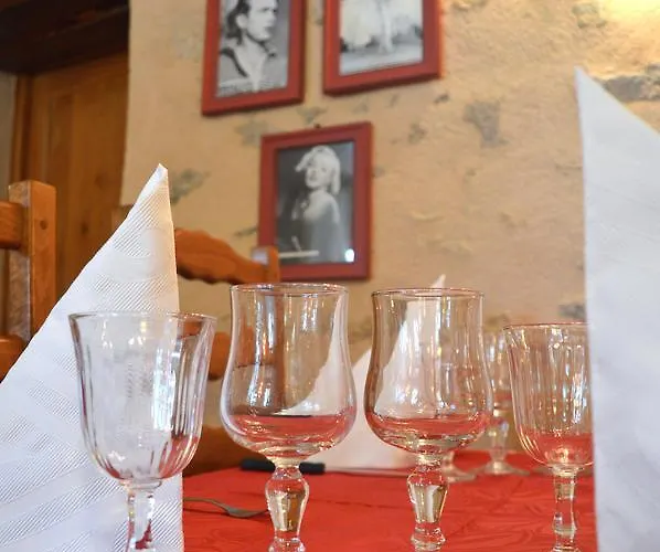 Logis Hotel-restaurant Le Petit Pont Hotel 3*