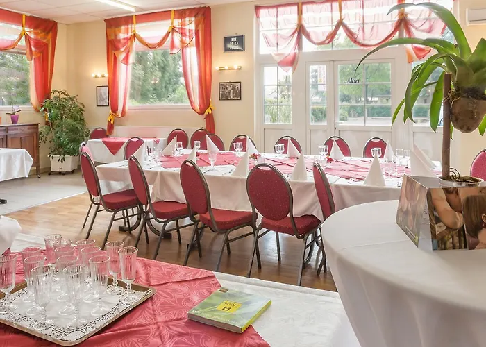 Hotel Logis Hotel-restaurant Le Petit Pont