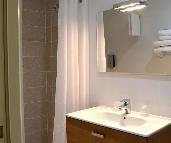 Logis Hotel-restaurant Le Petit Pont