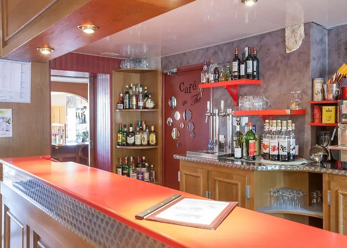 Hotel Logis Hotel-restaurant Le Petit Pont Tennie