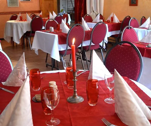 Hotel Logis Hotel-restaurant Le Petit Pont Tennie